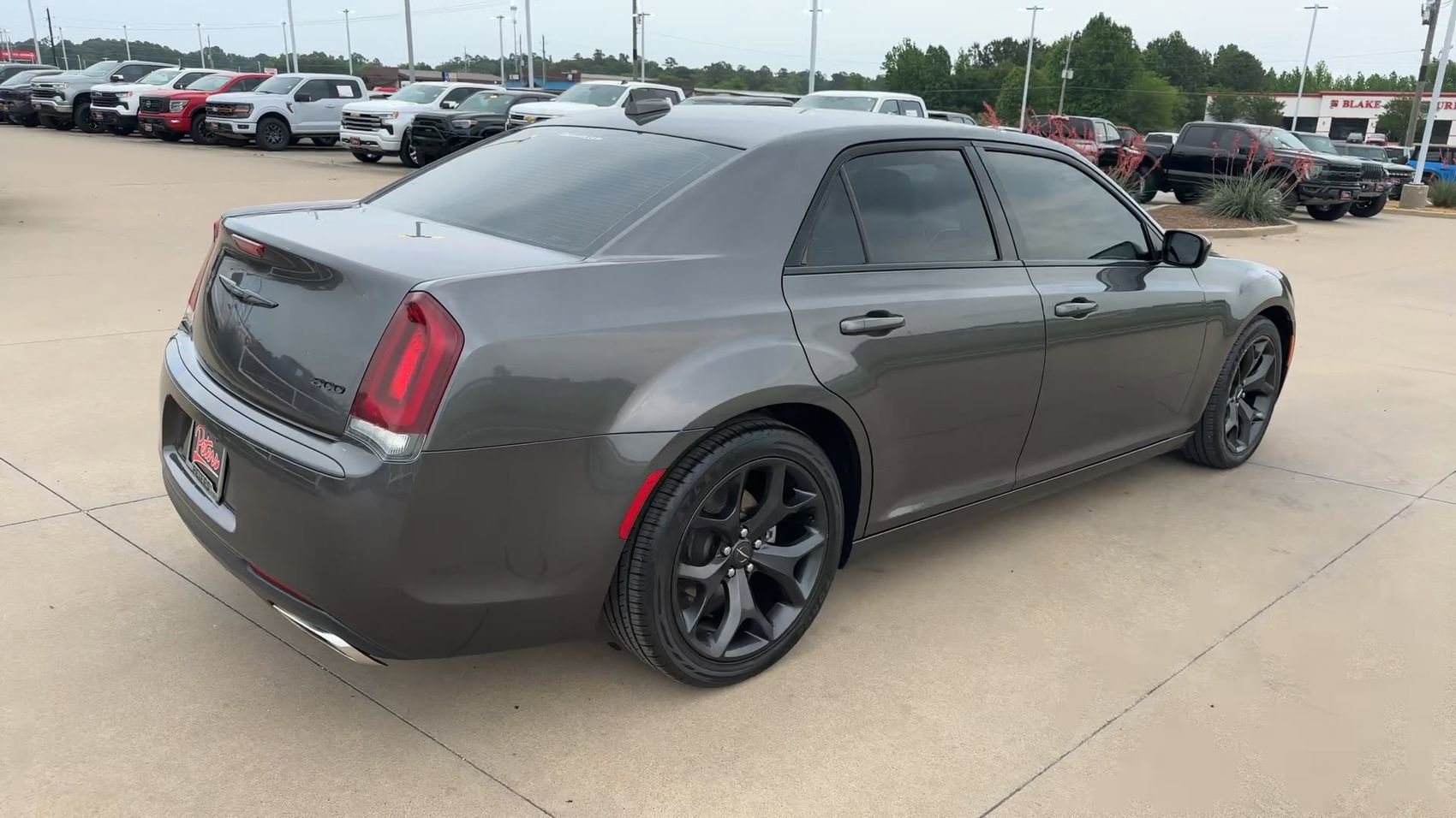 Used 2022 Chrysler 300 Touring w/ Sport Appearance Package RWD image 9