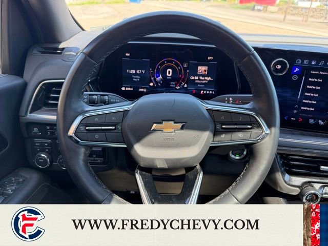 Used 2025 Chevrolet Suburban Premier AWD/4WD image 17