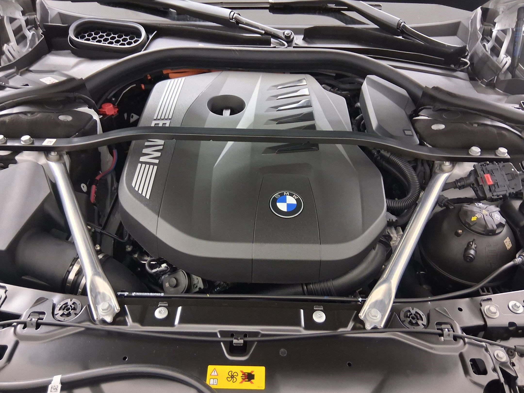 New 2026 BMW 750e xDrive w/ Premium Package AWD/4WD image 30