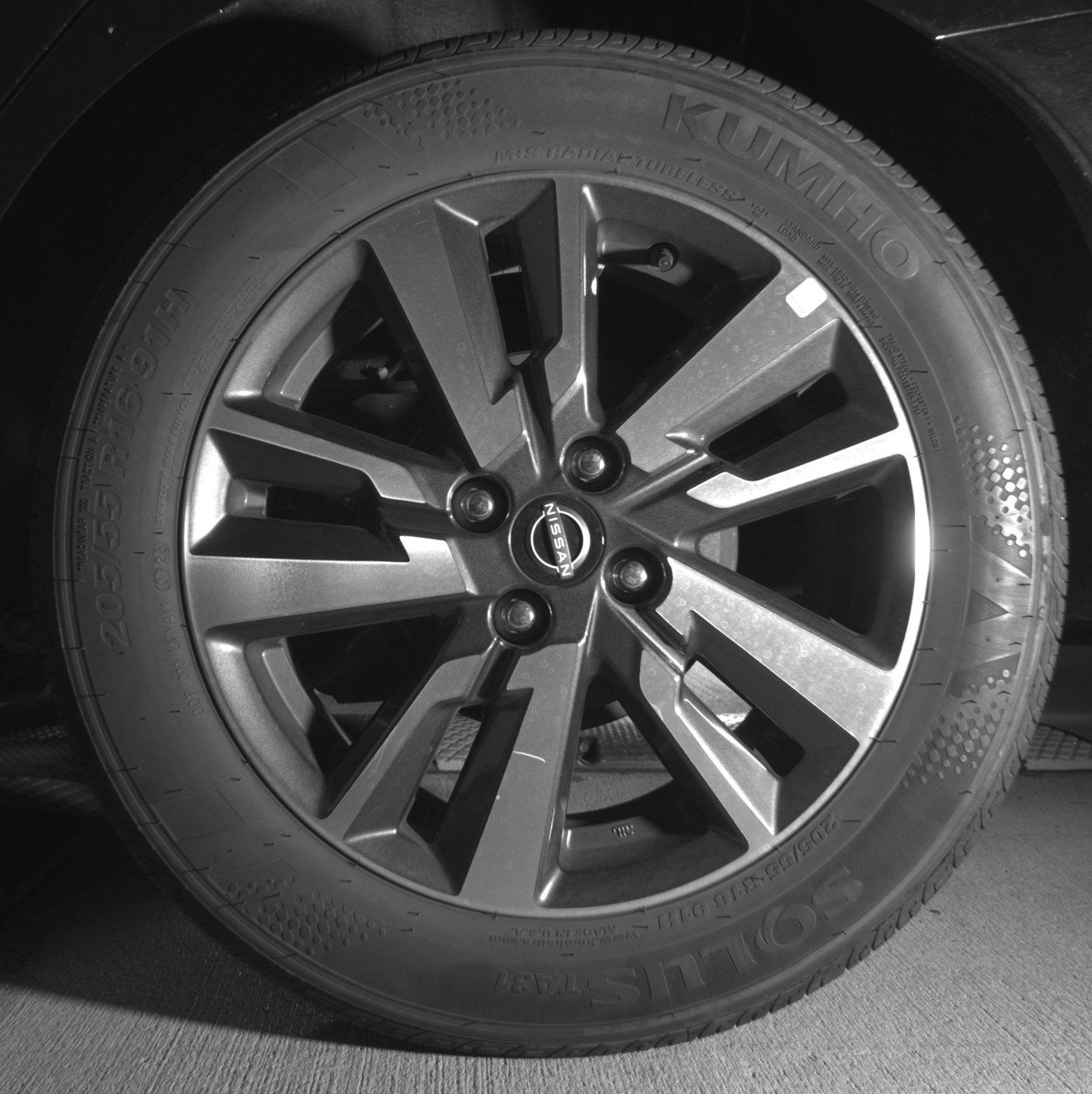 Used 2025 Nissan Versa SV image 14