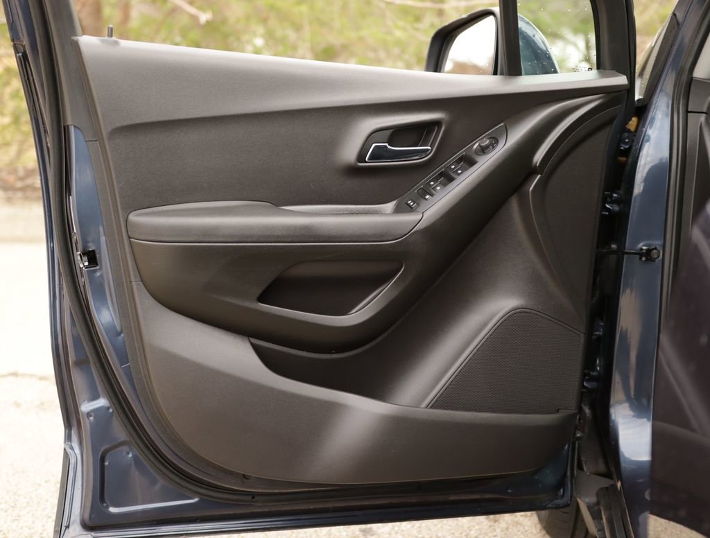 Used 2018 Chevrolet Trax LS image 20