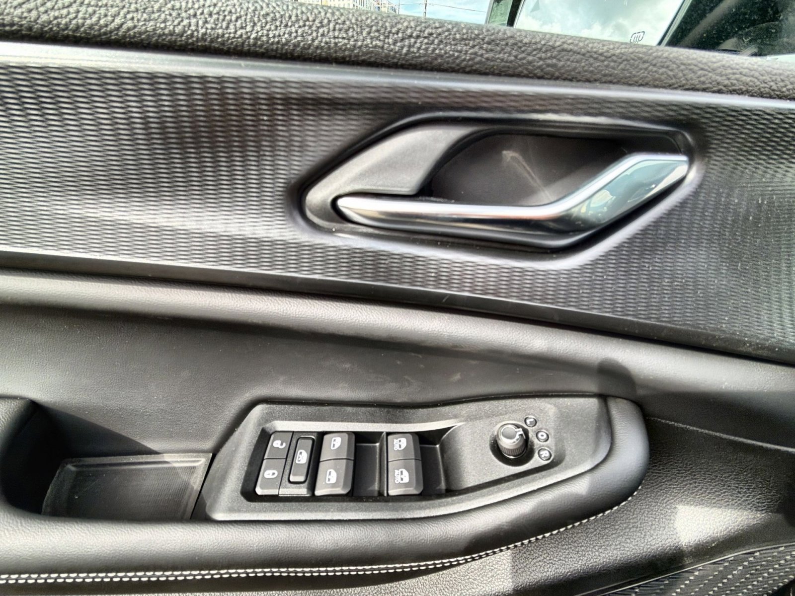 New 2025 Jeep Grand Cherokee Altitude image 15