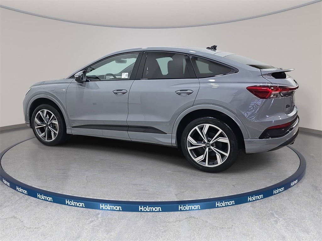 Used 2024 Audi Q4 e-tron Premium Plus image 9