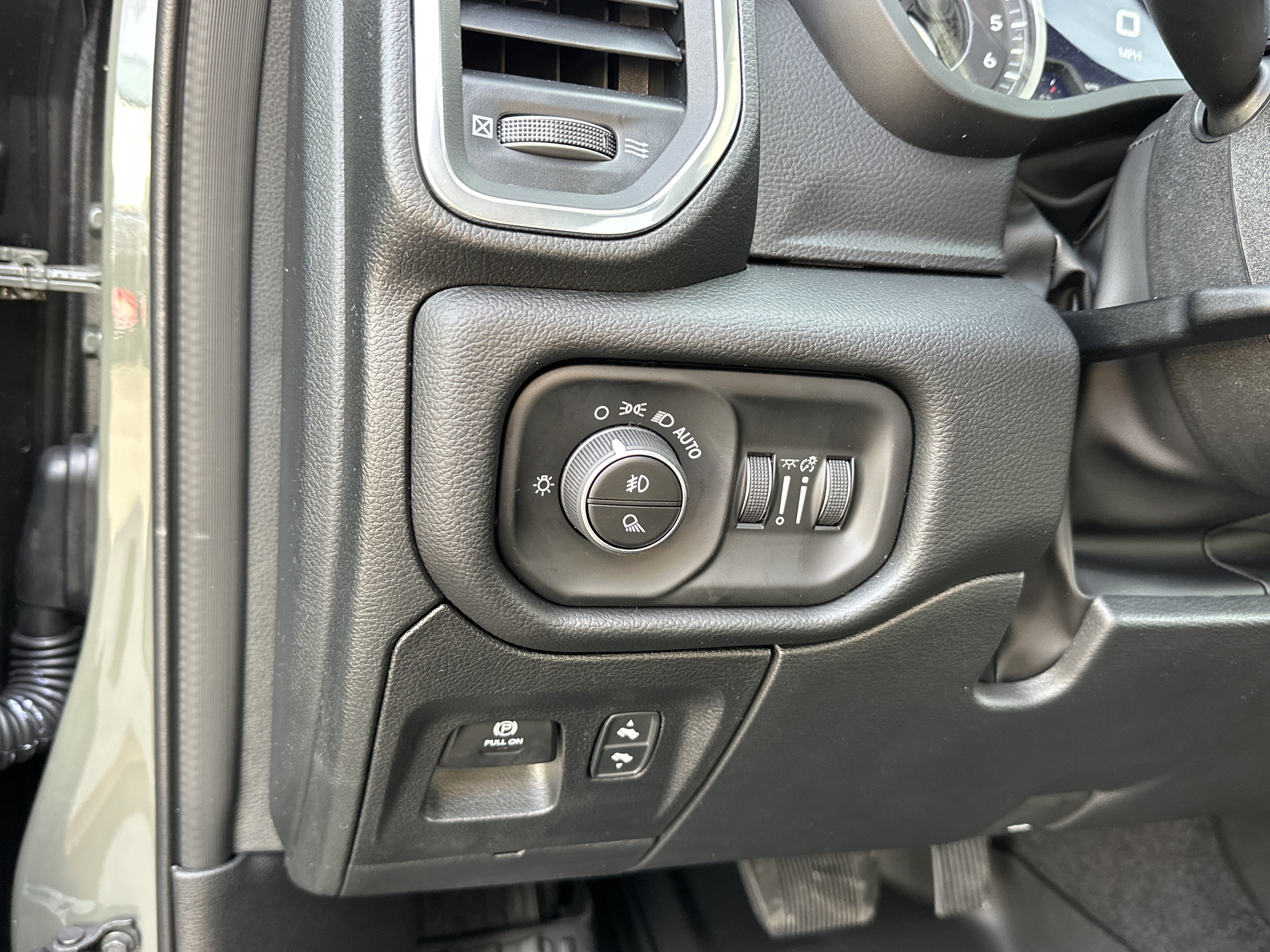 New 2026 RAM 1500 Laramie w/ Sport Appearance Package AWD/4WD image 15