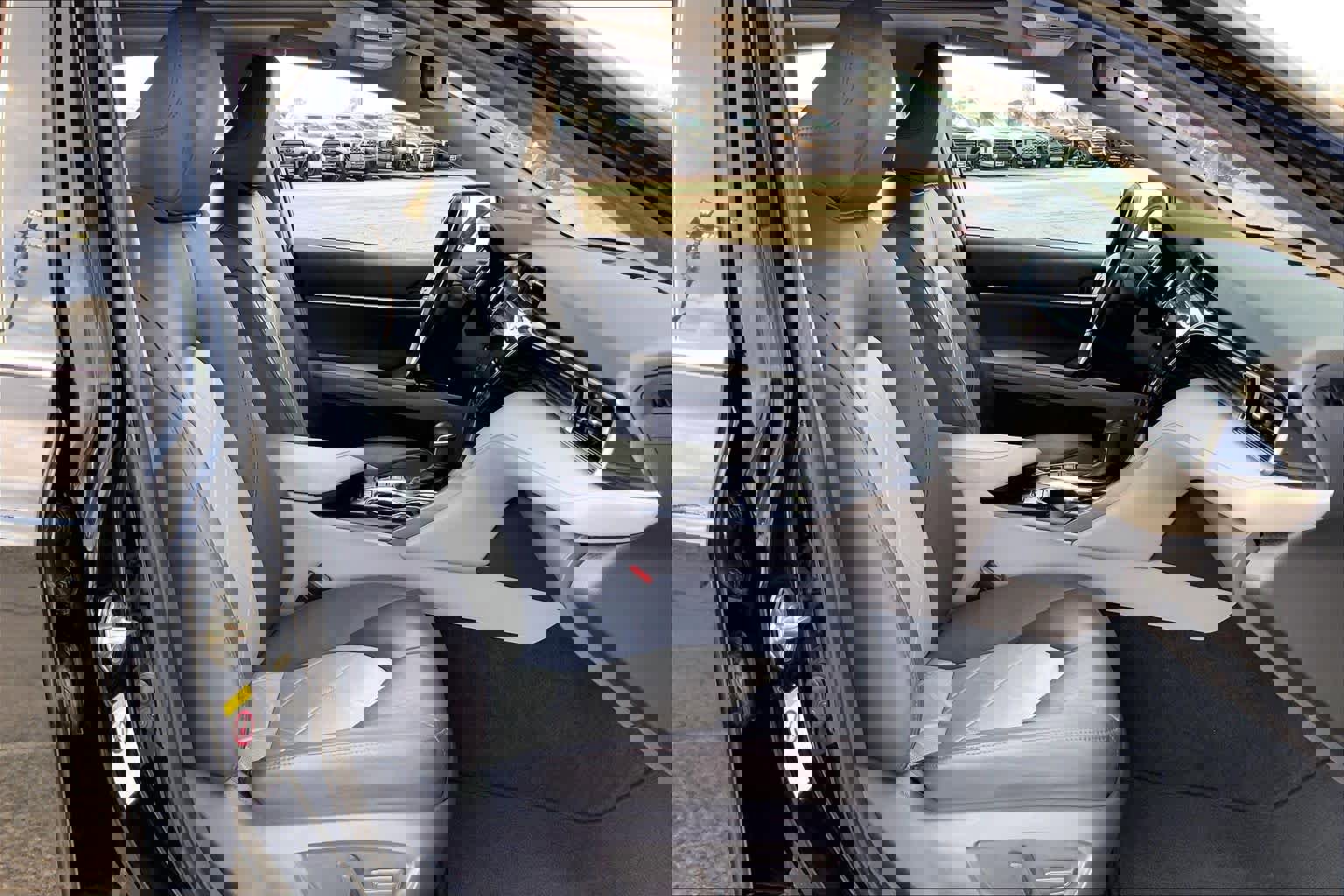 Used 2019 Toyota Camry XLE image 9