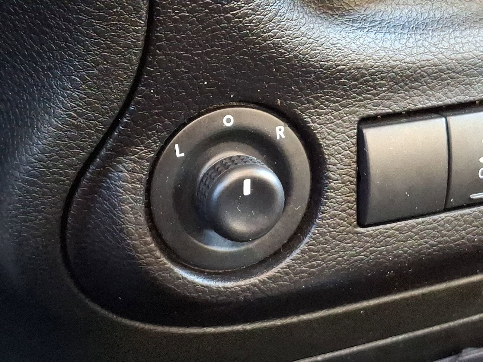 Used 2017 Jeep Wrangler Unlimited Sahara w/ Connectivity Group image 24