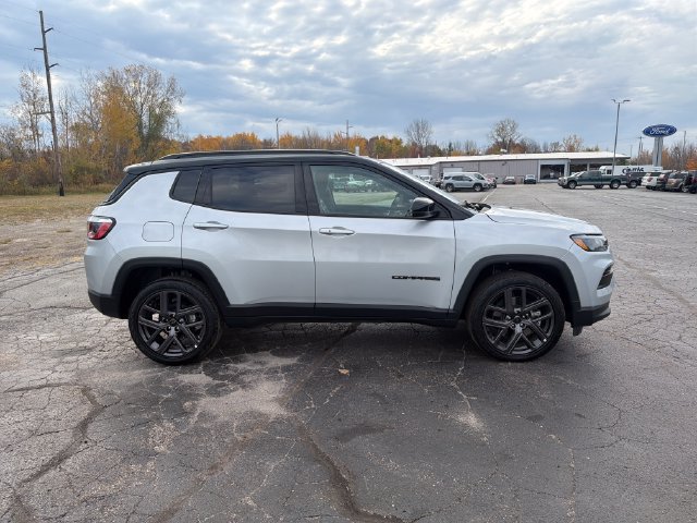 Used 2026 Jeep Compass Limited AWD/4WD image 12