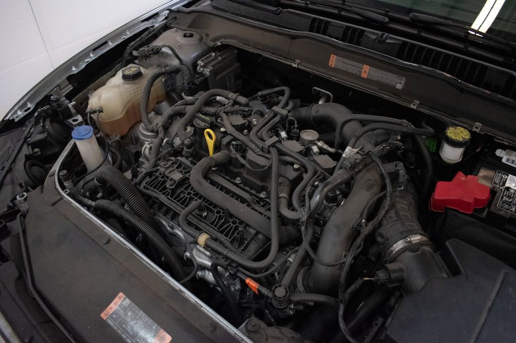 Used 2020 Ford Fusion SE FWD image 10