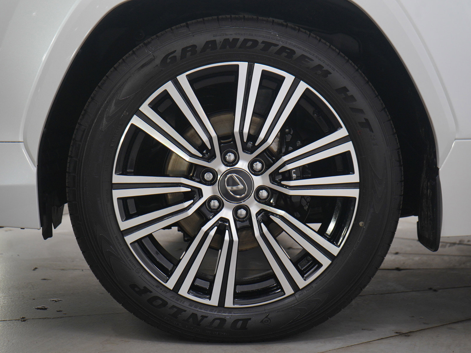 Used 2025 Lexus LX 600 4WD w/ Accessory Package (2T) image 40