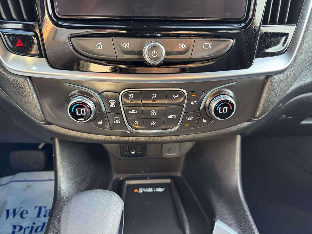 Used 2023 Chevrolet Traverse LT FWD image 31