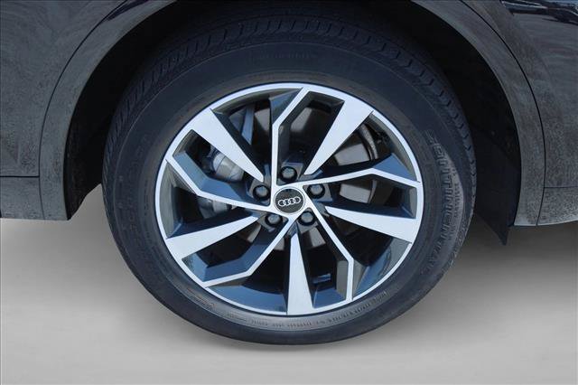 Used 2022 Audi Q5 2.0T Premium Plus w/ Premium Plus Package AWD/4WD image 12