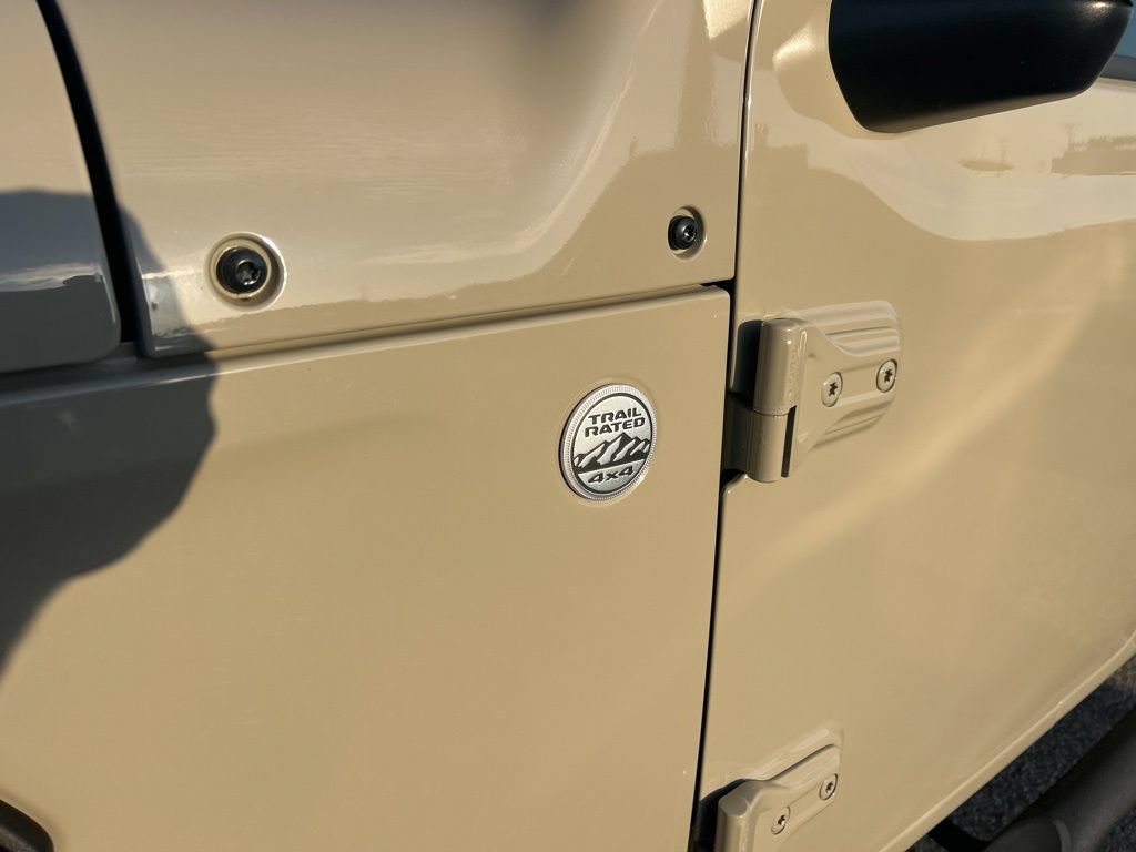 Used 2020 Jeep Gladiator Sport AWD/4WD image 21