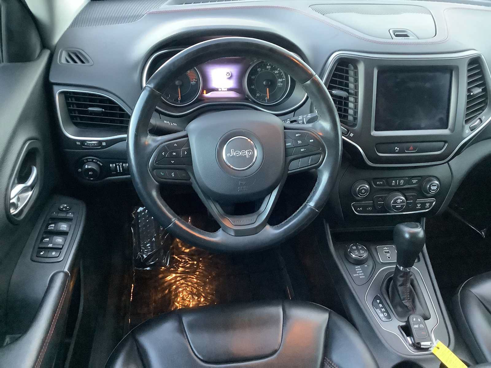 Used 2019 Jeep Cherokee Trailhawk w/ Comfort/Convenience Group AWD/4WD image 10