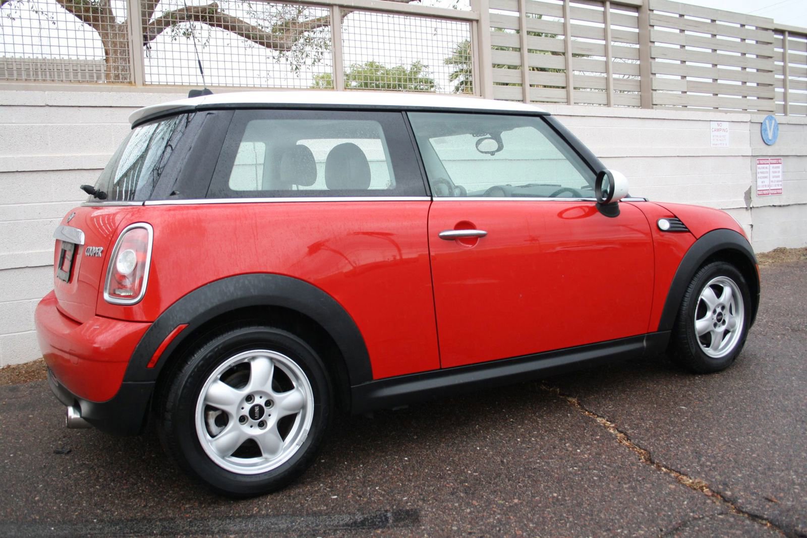 Used 2010 MINI Cooper Hardtop image 4