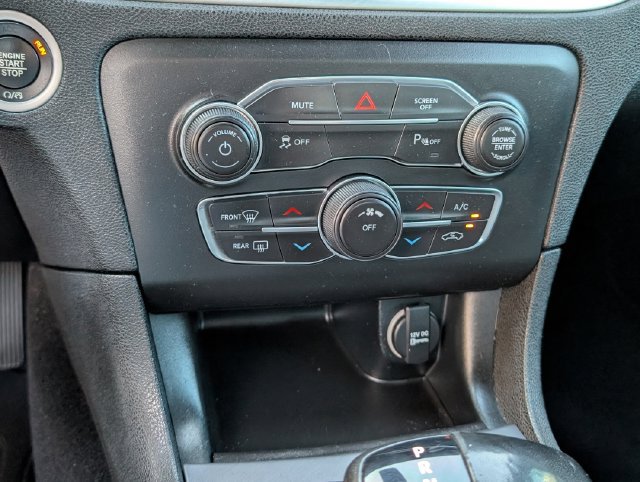 Used 2020 Dodge Charger SXT w/ Driver Convenience Group RWD image 9