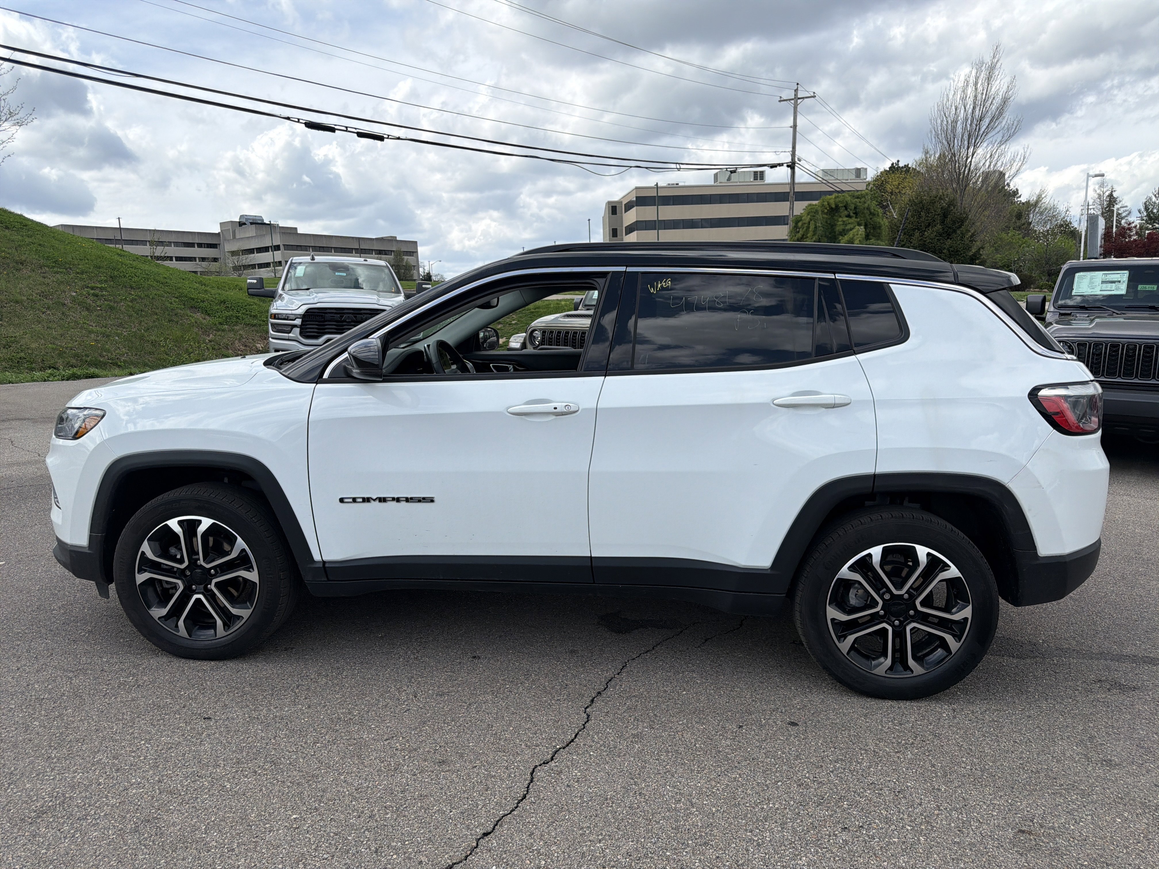 Used 2022 Jeep Compass Limited image 7