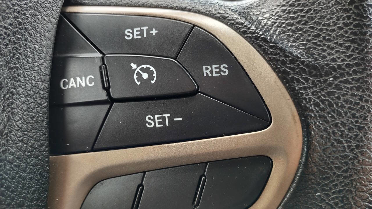 Used 2017 Jeep Cherokee Sport image 16
