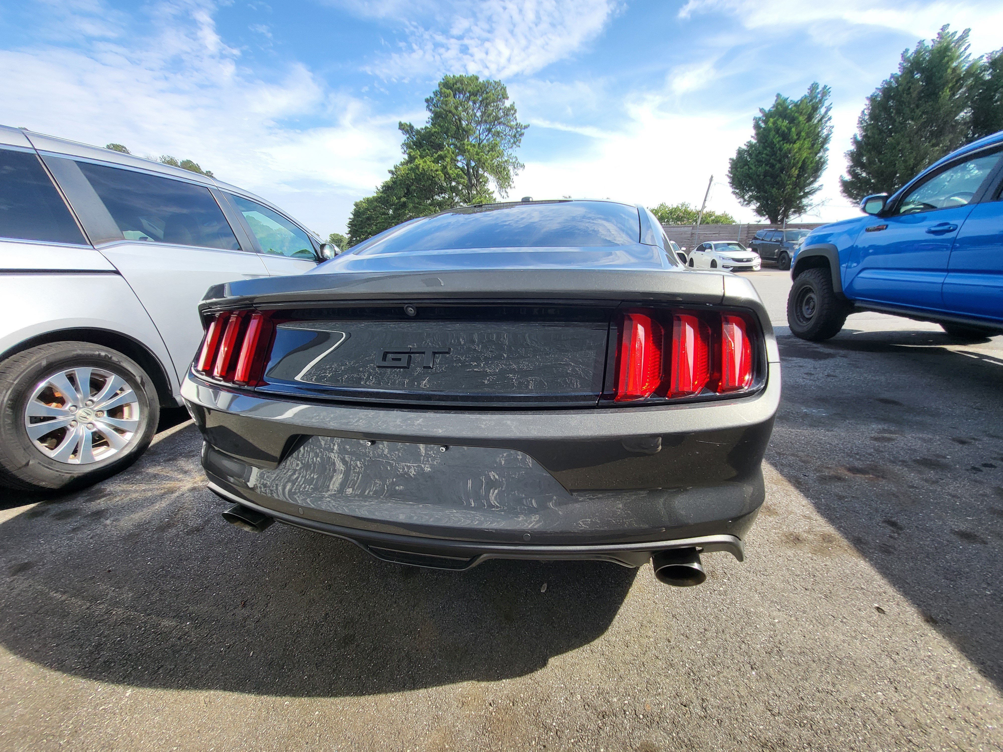 Used 2017 Ford Mustang GT Premium w/ GT Performance Package RWD image 5