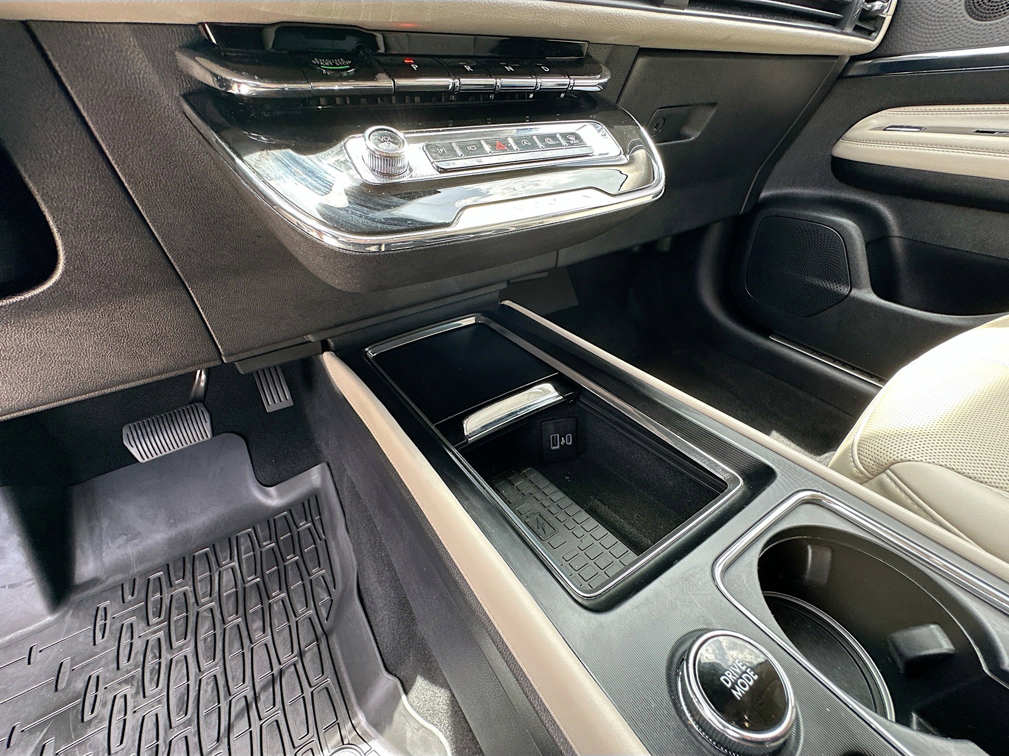 Used 2025 Lincoln Corsair Reserve FWD image 35