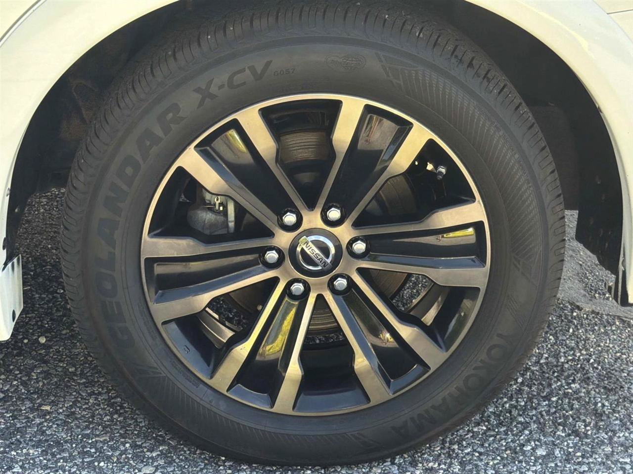 Used 2020 Nissan Armada Platinum w/ Captain's Chairs Package RWD image 10