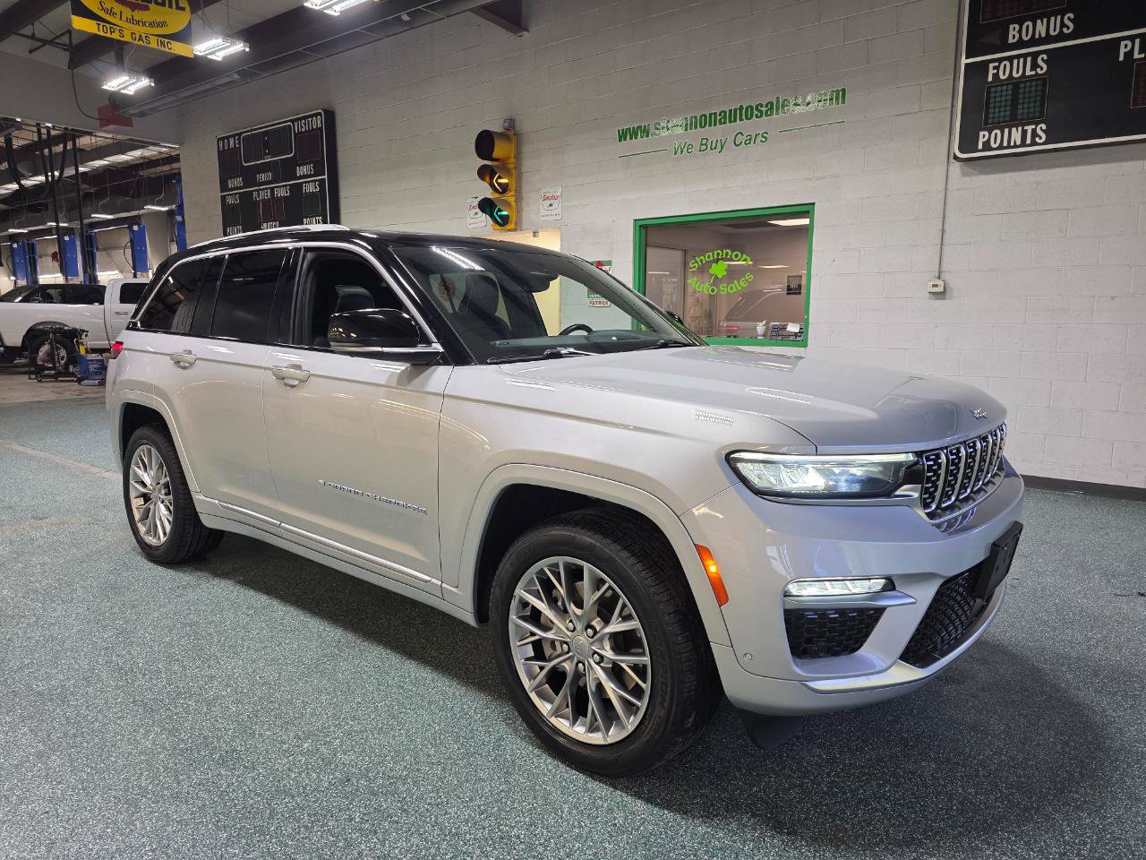 Used 2022 Jeep Grand Cherokee Summit image 4