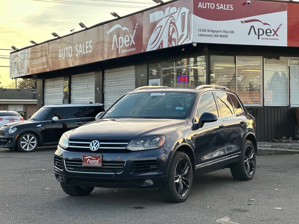 Used 2013 Volkswagen Touareg Sport image 2