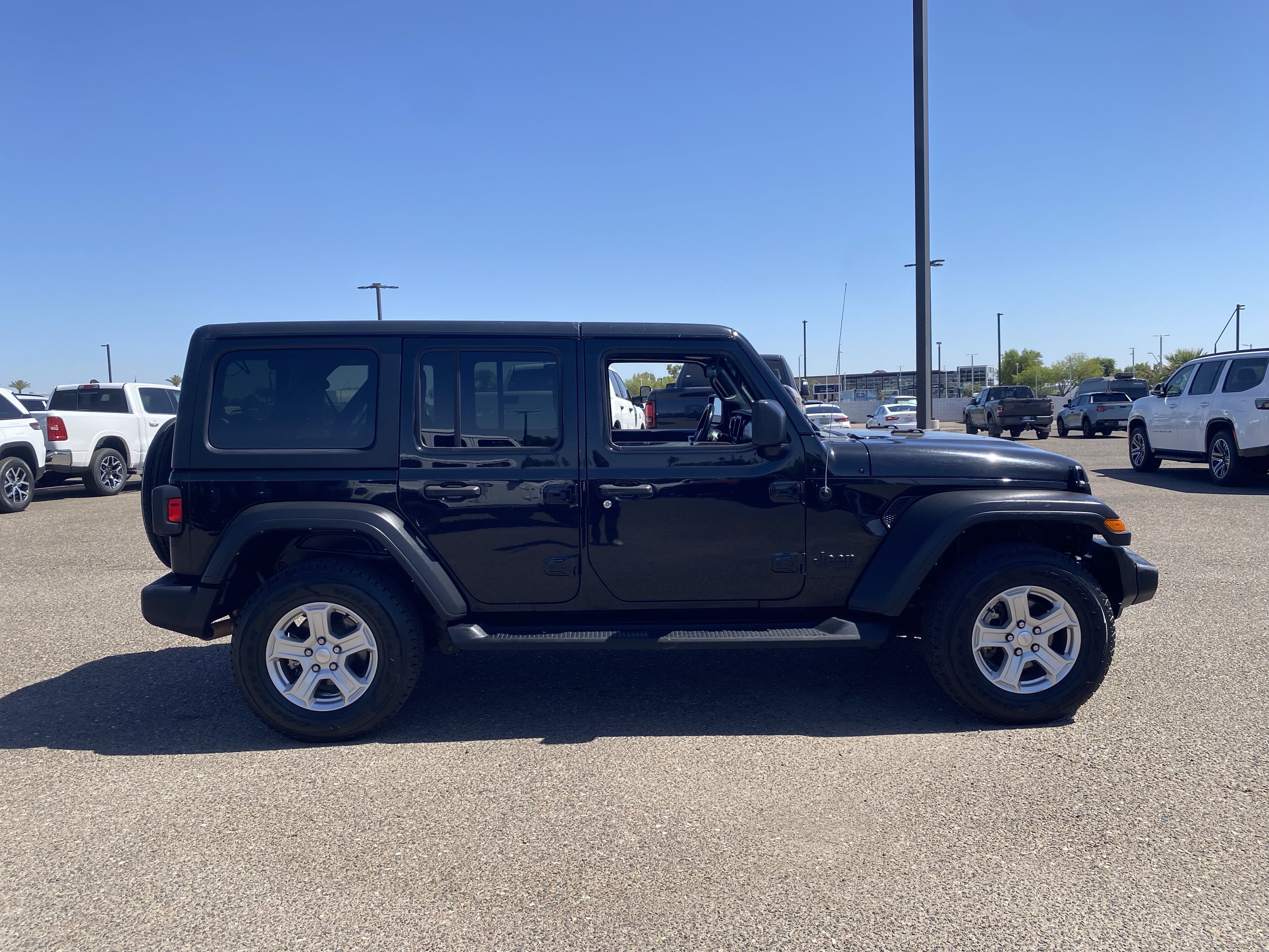 Used 2022 Jeep Wrangler Unlimited Sport AWD/4WD image 5