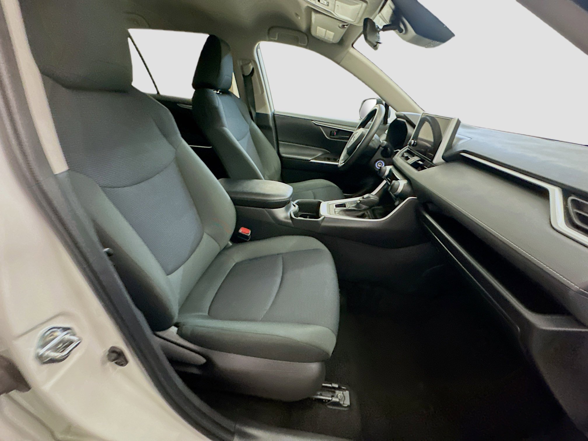 Used 2024 Toyota RAV4 LE image 32