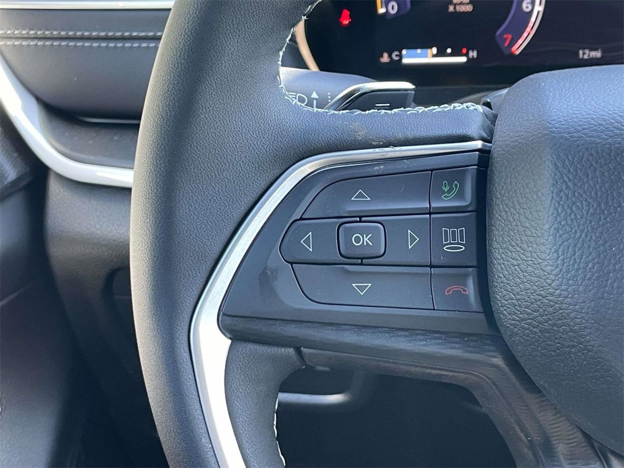 New 2025 Jeep Grand Cherokee L Altitude image 14