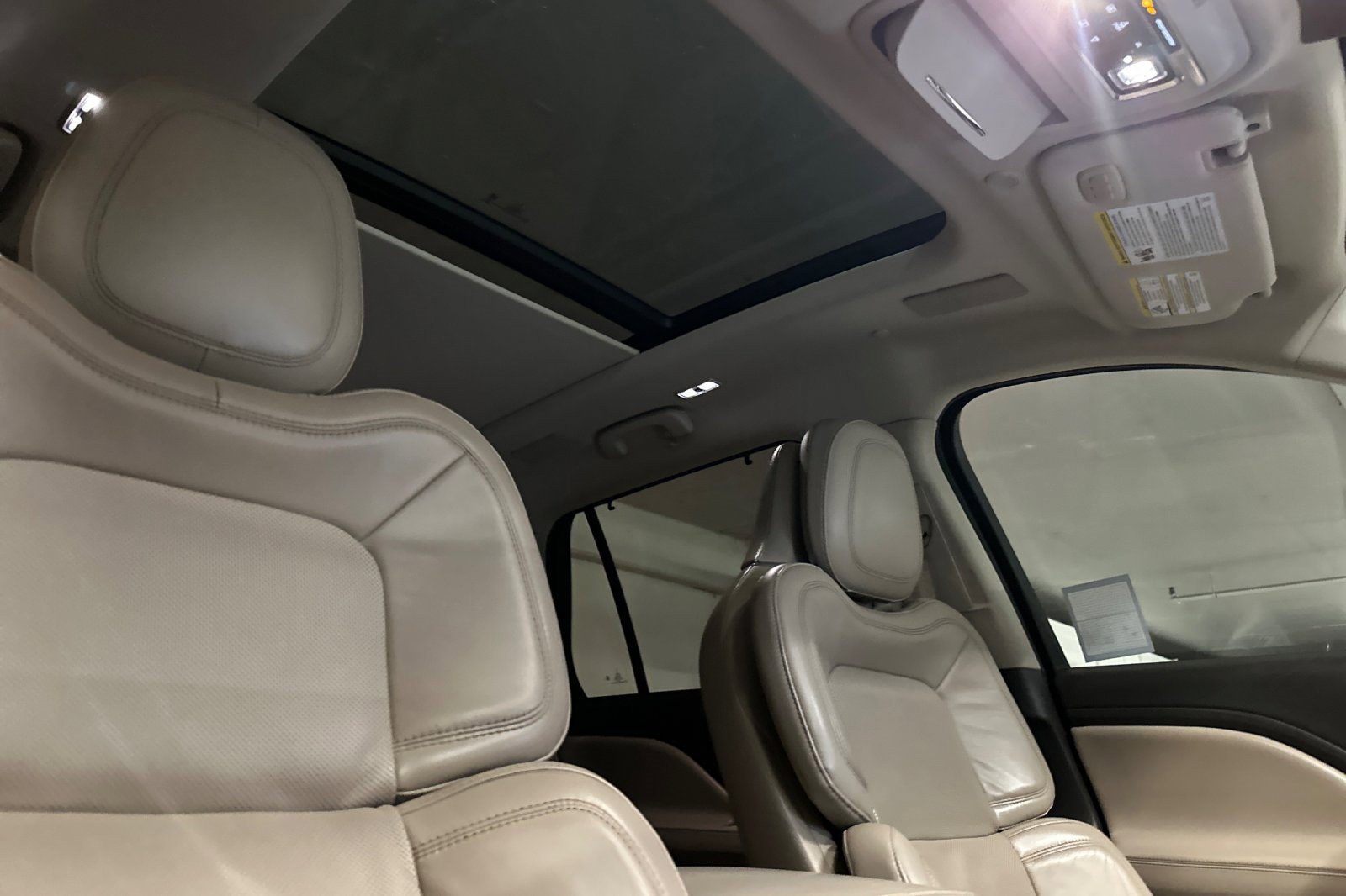 Used 2020 Lincoln Aviator Reserve w/ Equipment Group 202A image 18