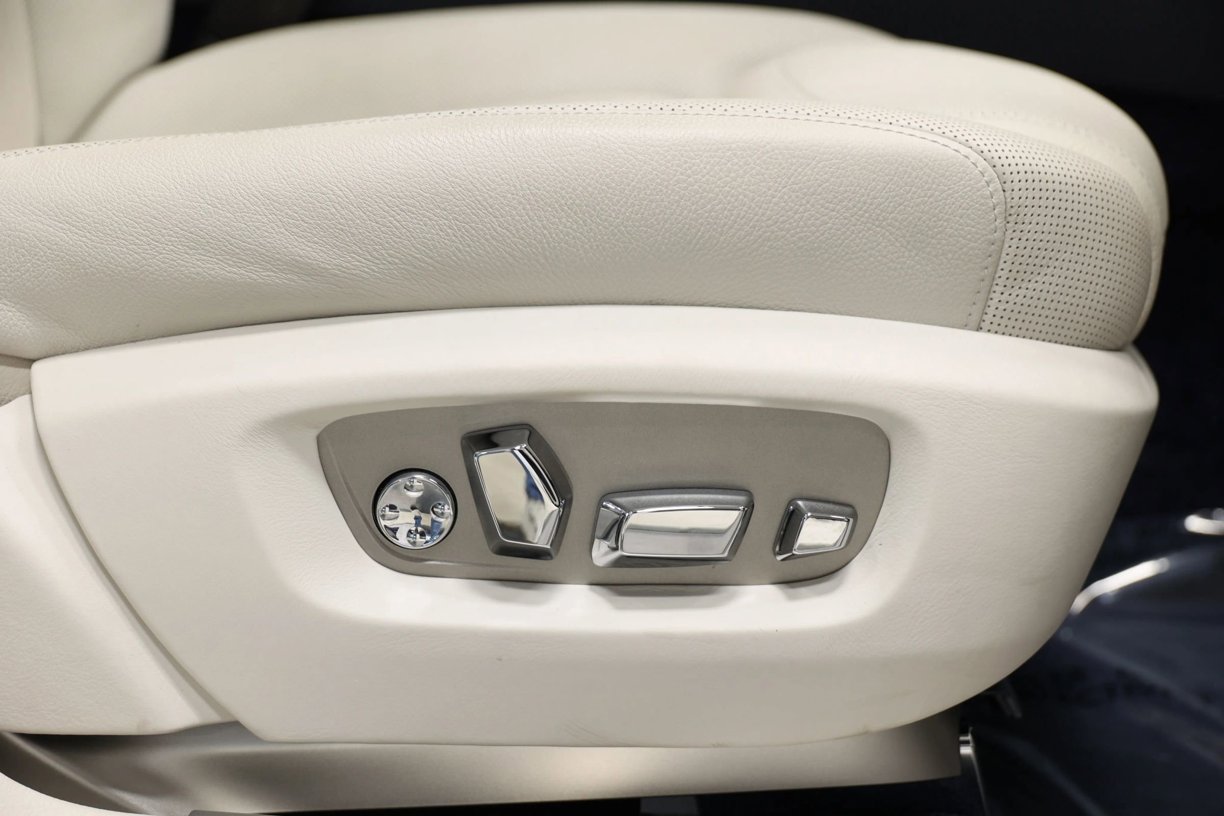 Used 2015 Rolls-Royce Ghost image 99