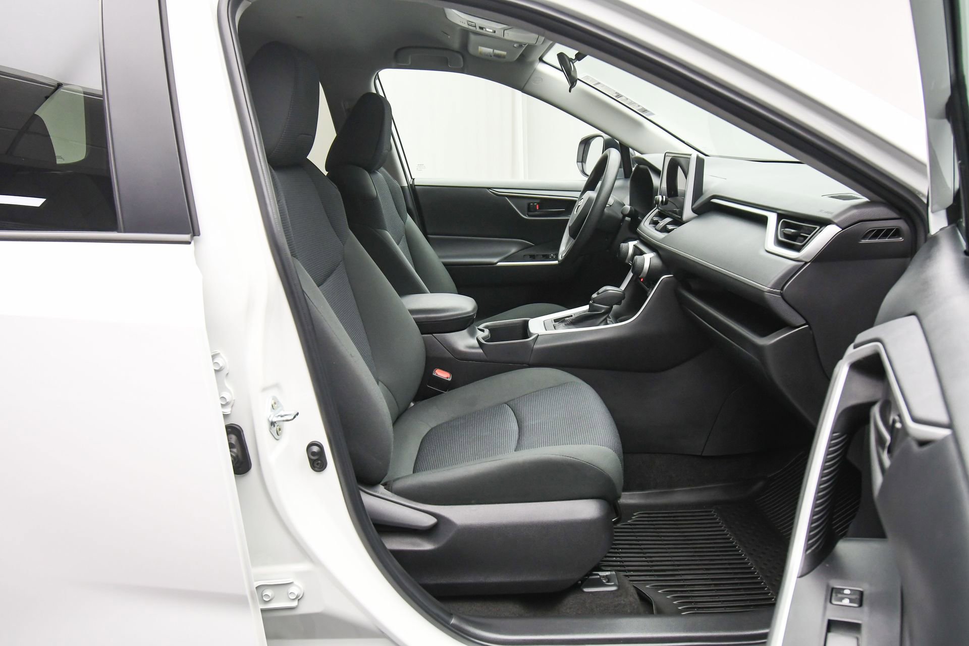 Used 2023 Toyota RAV4 LE AWD/4WD image 43