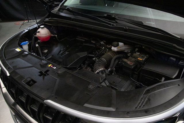 Used 2024 Kia Carnival LX image 27