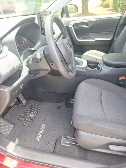 Used 2019 Toyota RAV4 XLE w/ Carpet Mat Package AWD/4WD image 9