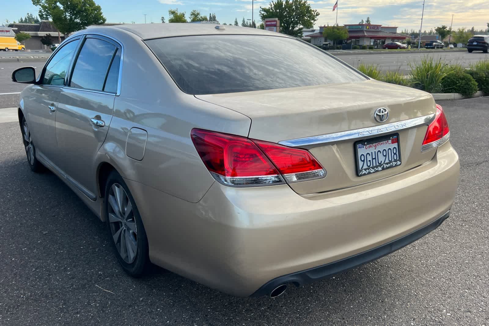 Used 2011 Toyota Avalon Limited FWD image 6