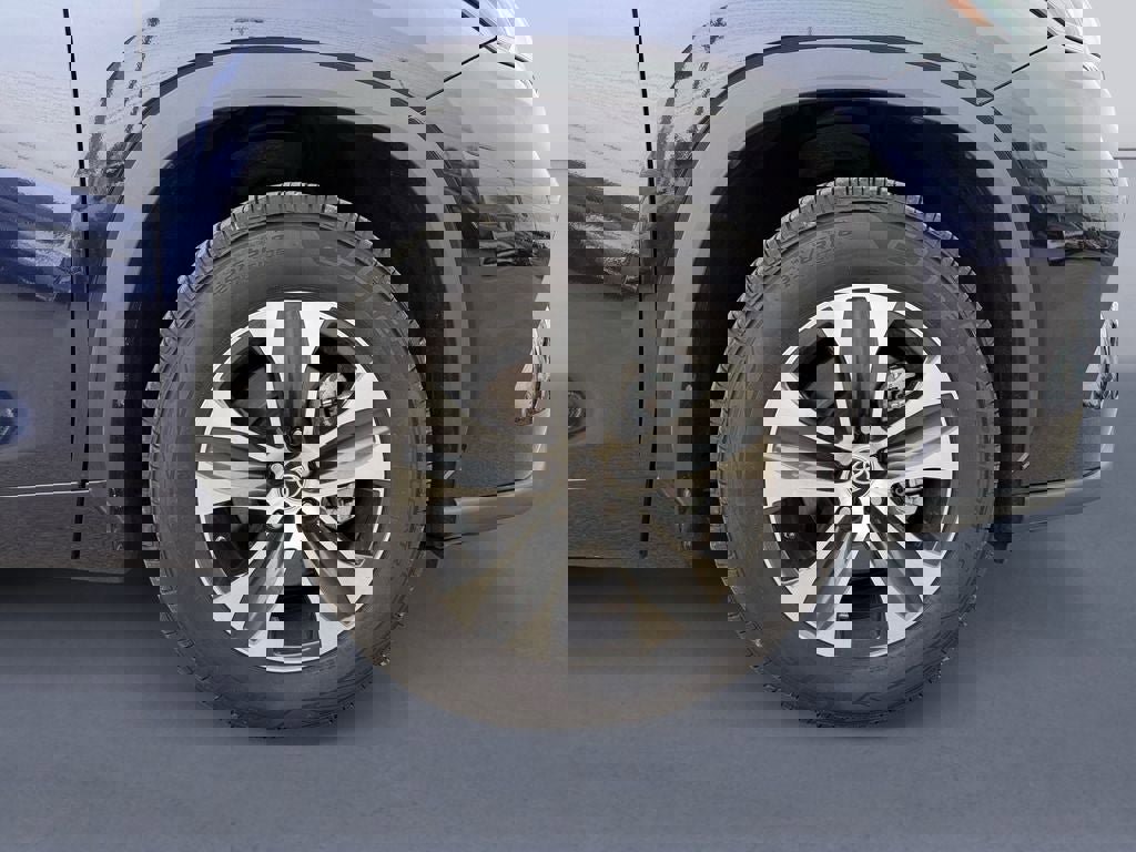 Used 2021 Toyota Highlander XLE image 9