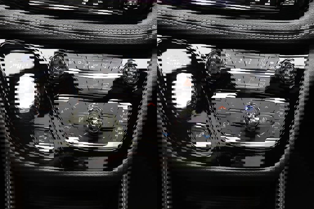 Used 2024 Chrysler Pacifica Limited w/ S Appearance Package image 24