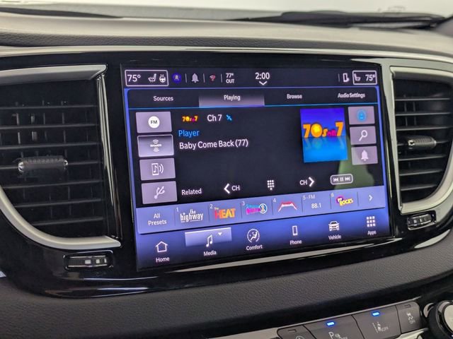 Used 2025 Chrysler Pacifica Select image 17