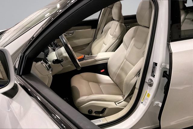 Certified 2025 Volvo V90 B6 Cross Country Plus AWD/4WD image 27