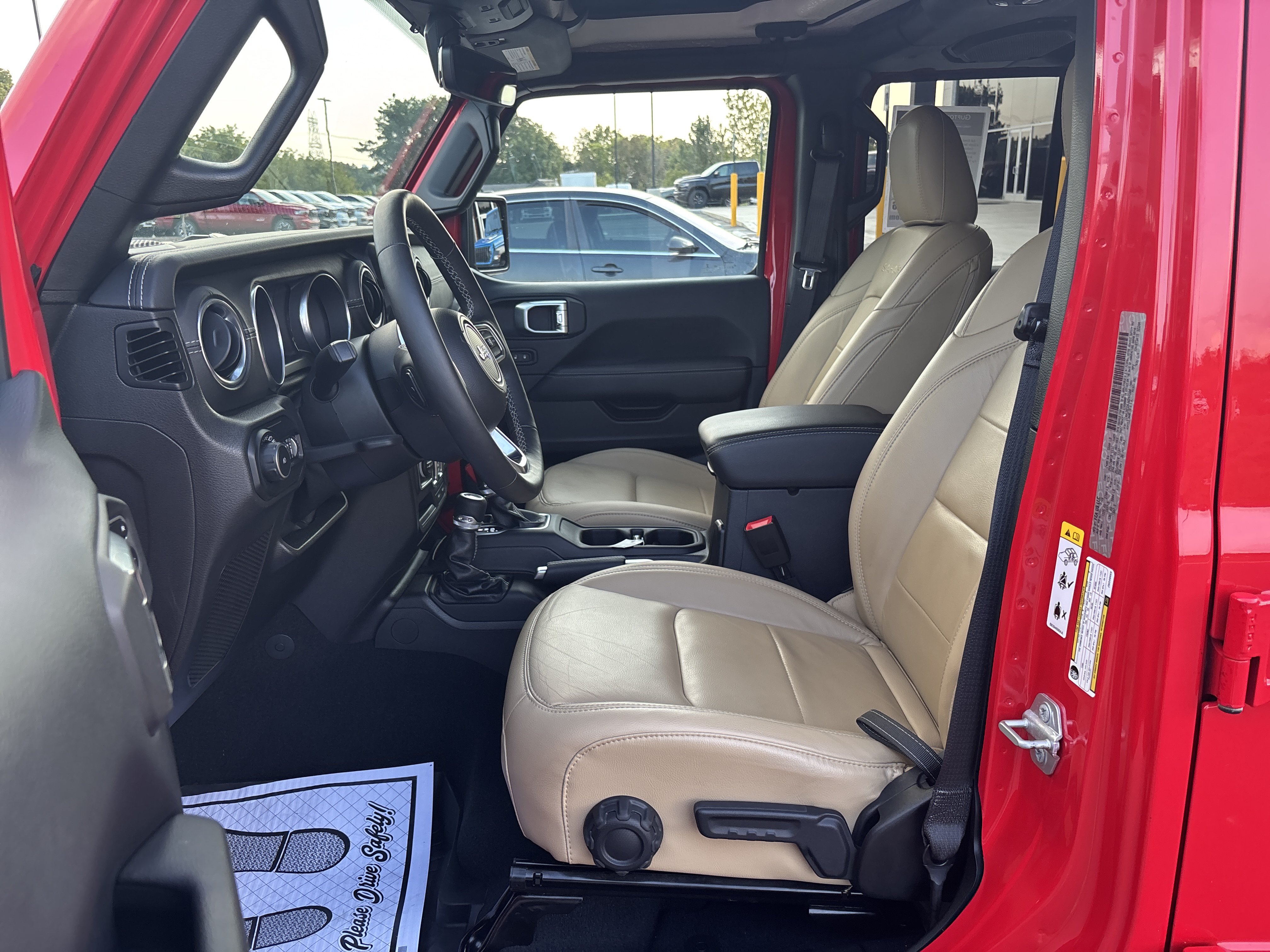 Used 2018 Jeep Wrangler Unlimited Sahara AWD/4WD image 11