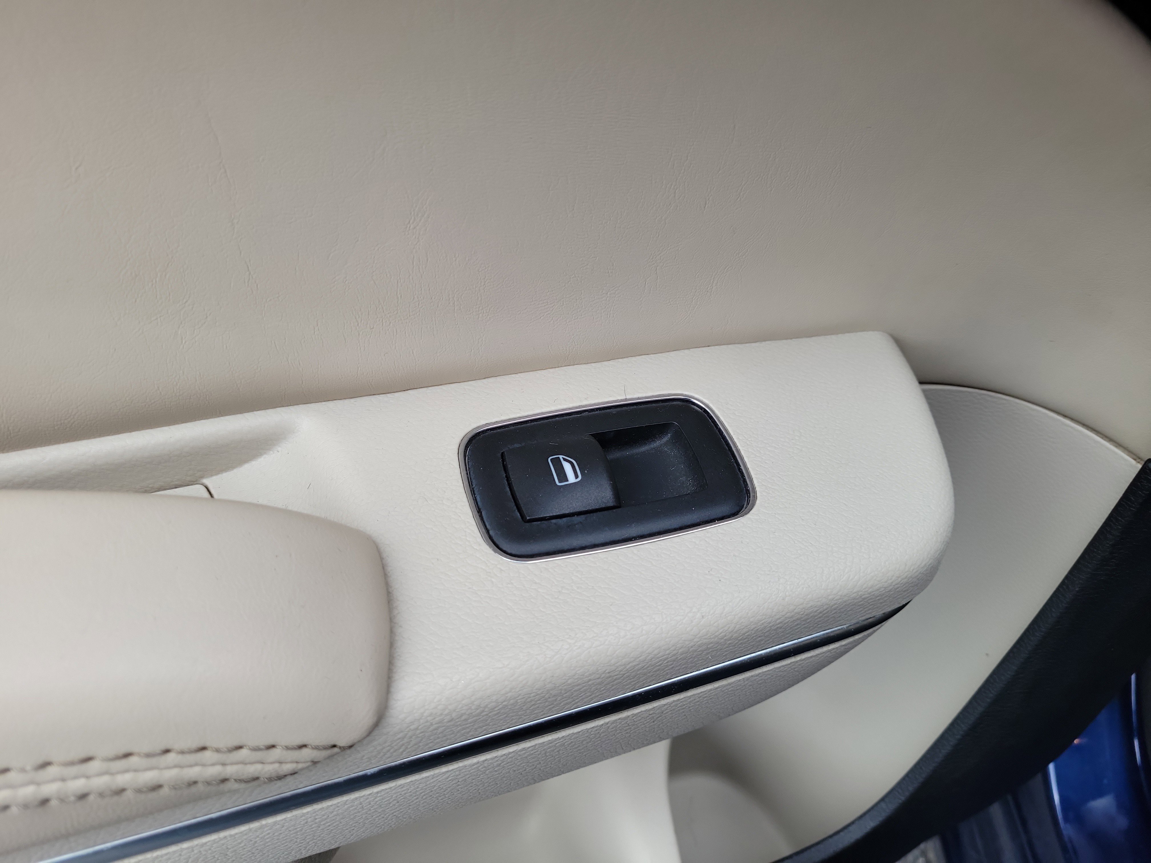 Used 2016 Chrysler 300 Limited image 16