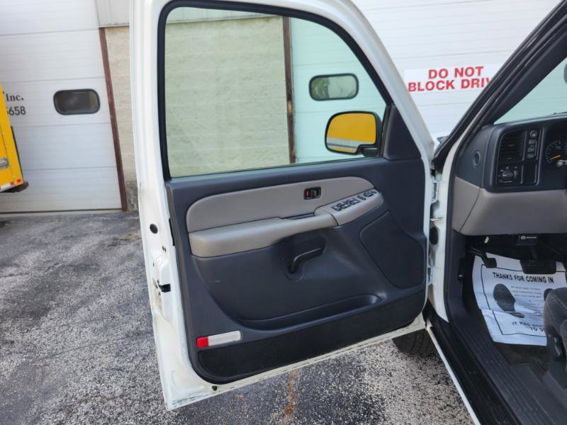 Used 2000 Chevrolet Tahoe LS w/ LS Preferred Equipment Group AWD/4WD image 33