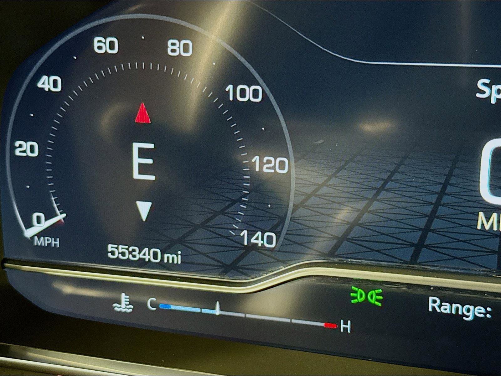 Used 2024 GMC Yukon SLT image 2