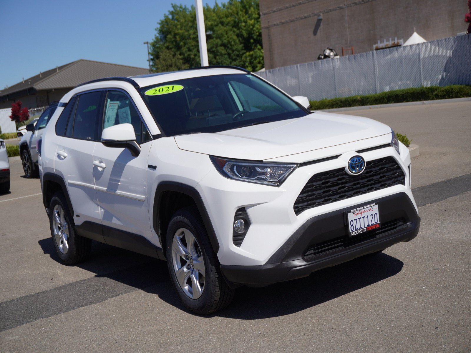 Used 2021 Toyota RAV4 XLE w/ Convenience Package AWD/4WD image 1
