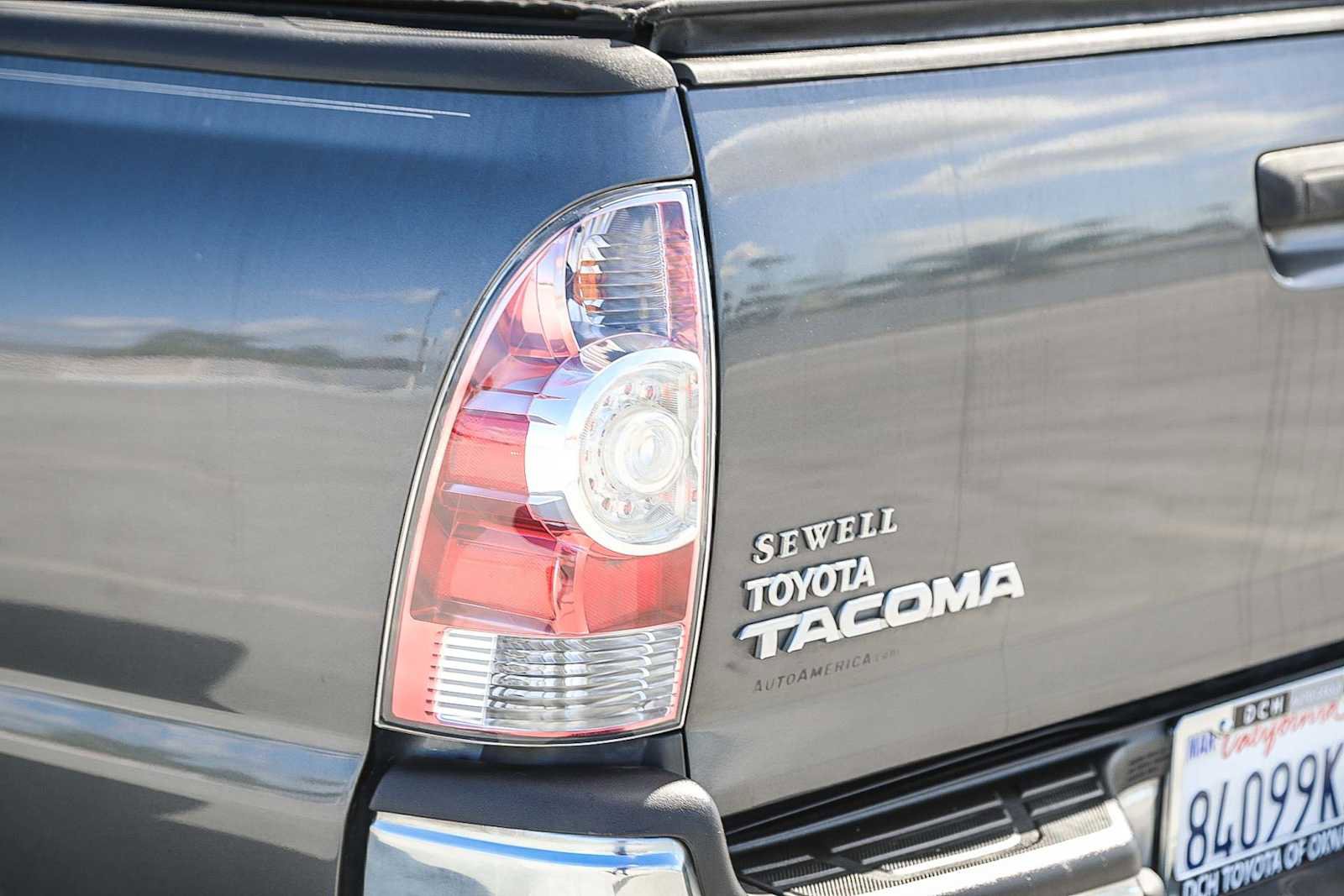 Used 2011 Toyota Tacoma PreRunner w/ SR5 Pkg #2 RWD image 9