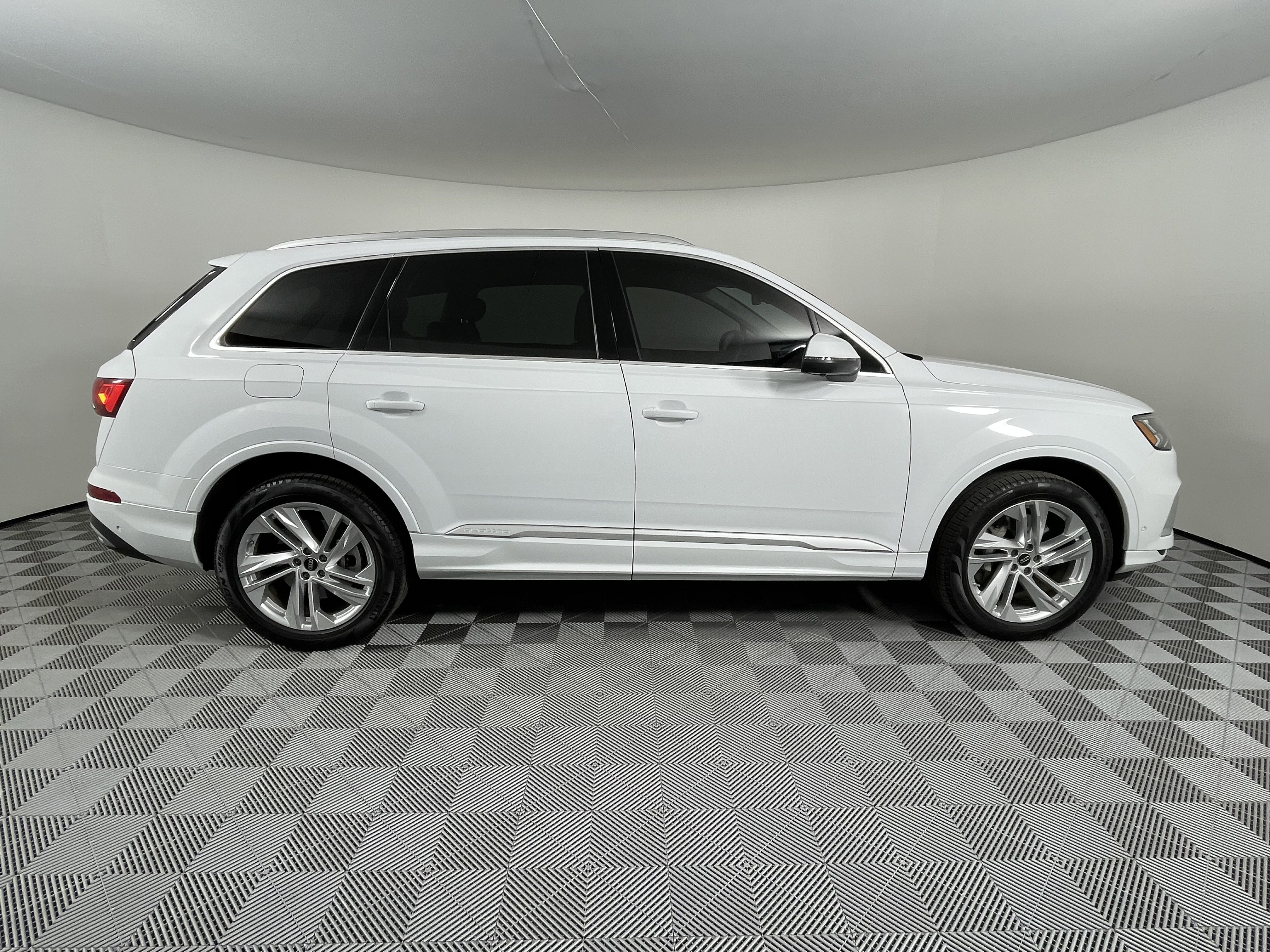 Used 2024 Audi Q7 Premium Plus image 6
