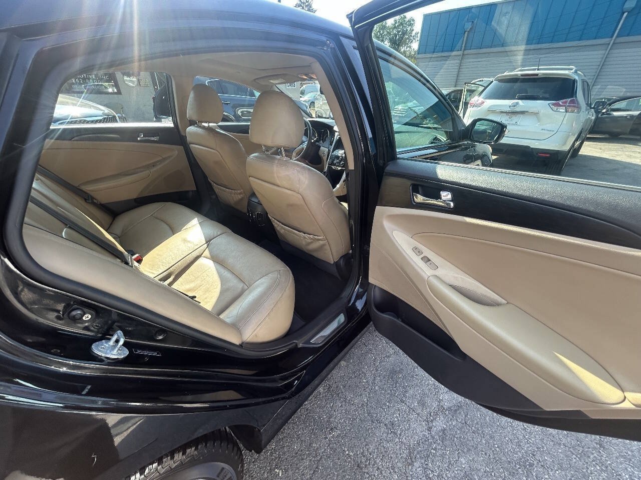 Used 2012 Hyundai Sonata Limited w/ Navigation Pkg FWD image 8