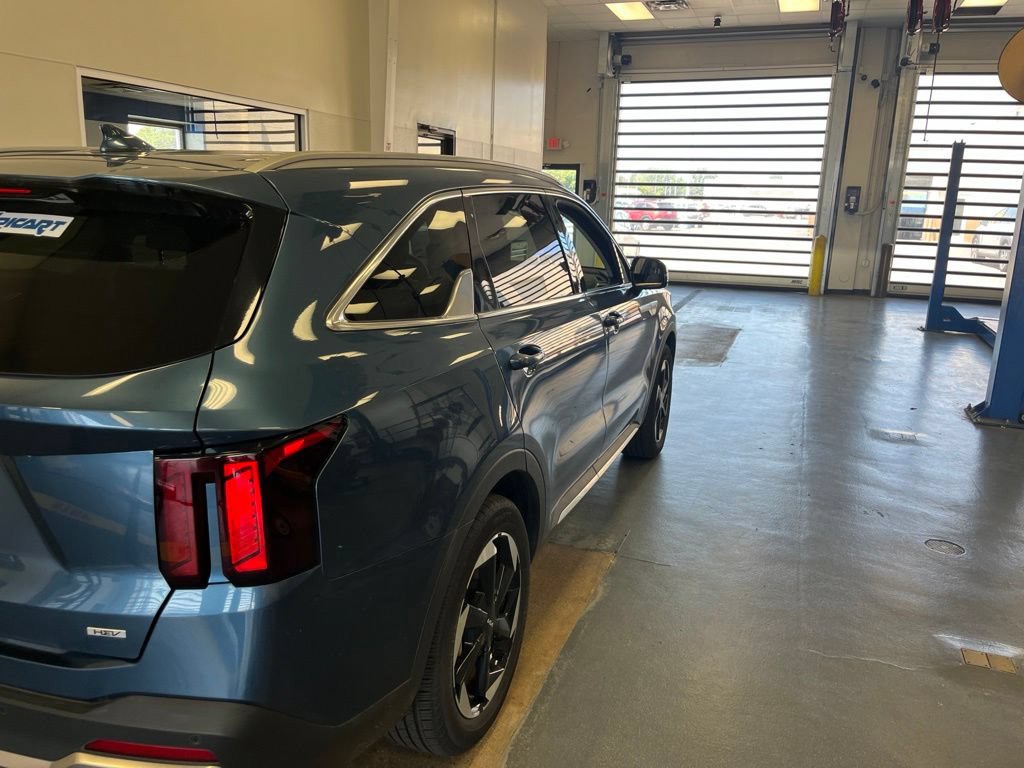 Used 2025 Kia Sorento EX AWD/4WD image 9