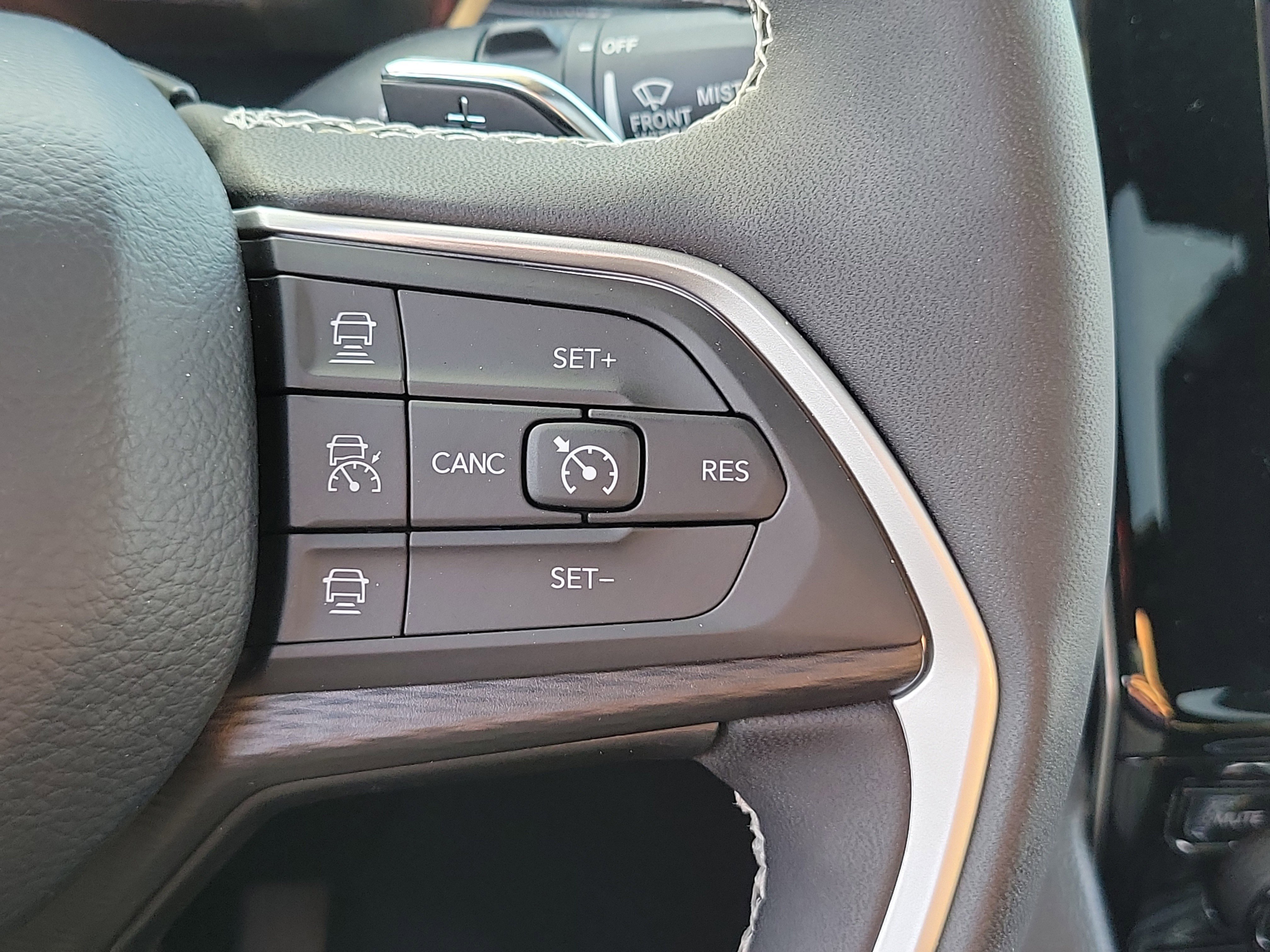 Used 2024 Jeep Grand Cherokee L Altitude image 28