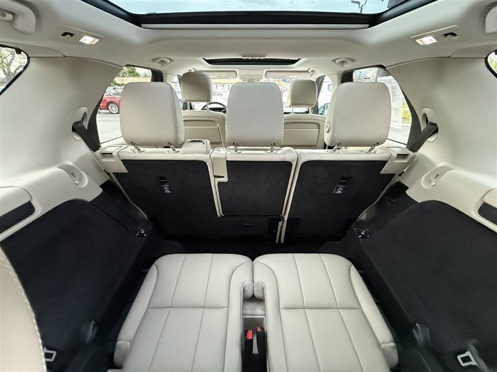 Used 2018 Land Rover Discovery SE AWD/4WD image 14